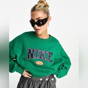 Nike Retro Fleece, size small